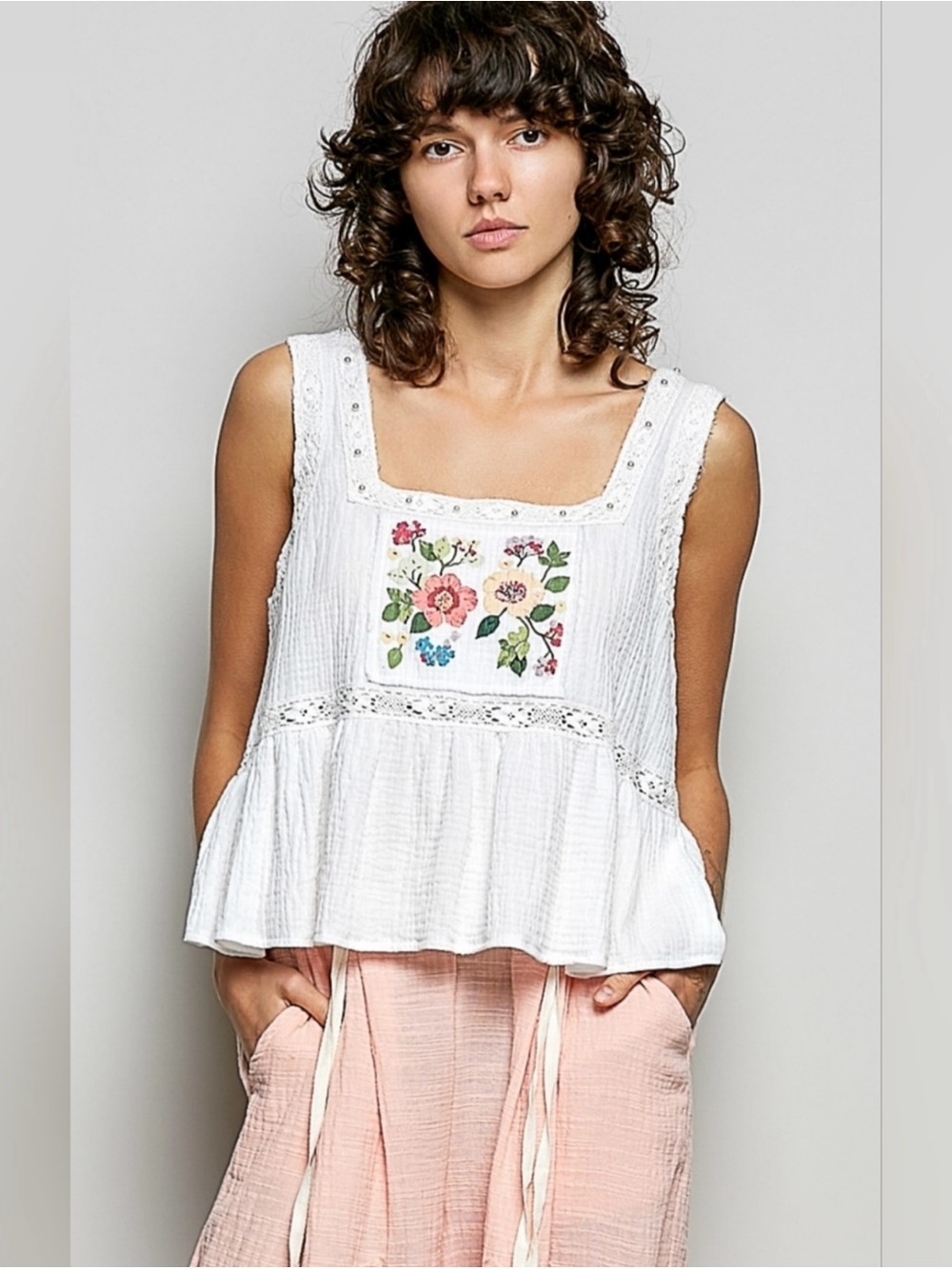 POL Wildflower Heirloom Square-Neck Tank with Floral Patch details. Small~NWT 🌷
